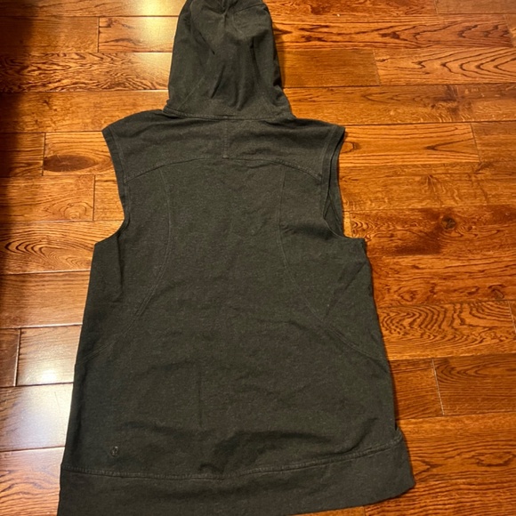 Sz 8 lululemon scuba vest - Picture 2 of 3